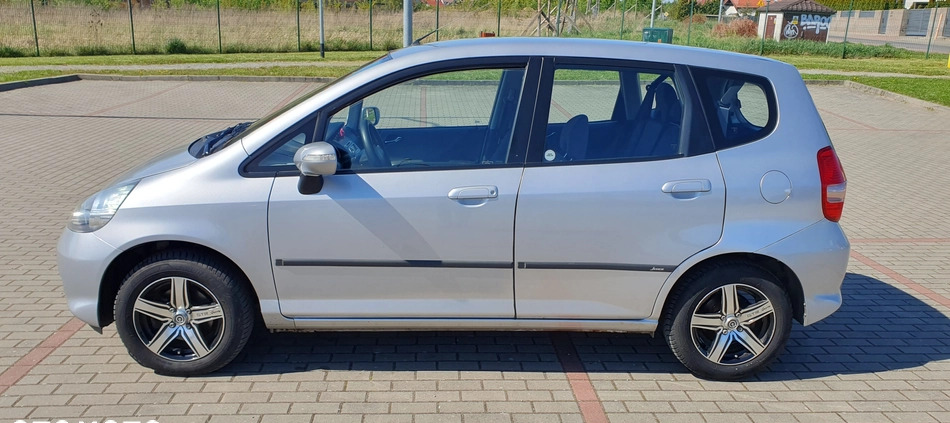 Honda Jazz cena 8900 przebieg: 192000, rok produkcji 2005 z Szczecin małe 154